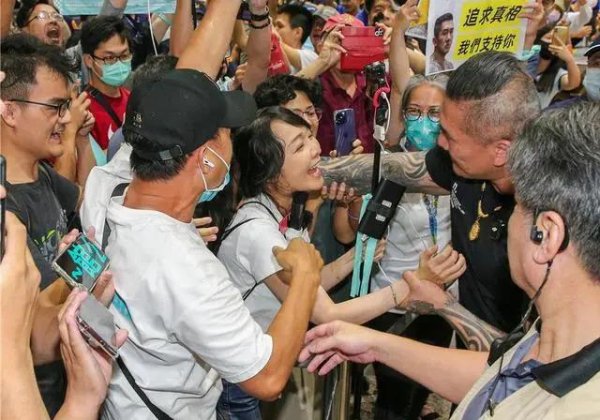 盈胜优配 台网红“馆长”深夜返台，称赞大陆民众对台湾友善，有机会再去