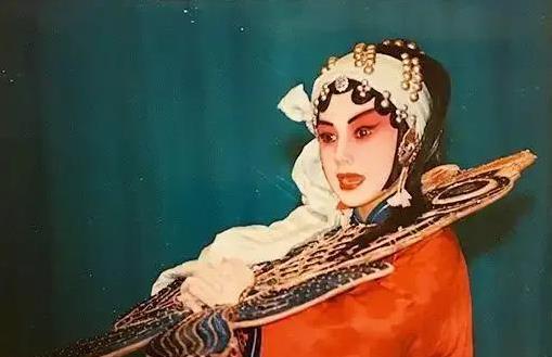 捷元网 袁泉嫁影帝夏雨，生女后生活甜蜜，47岁她过得咋样？